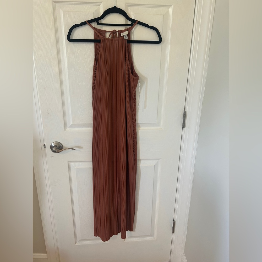 Flowy Rust Orange Pleated Dress - Picture 4 of 5